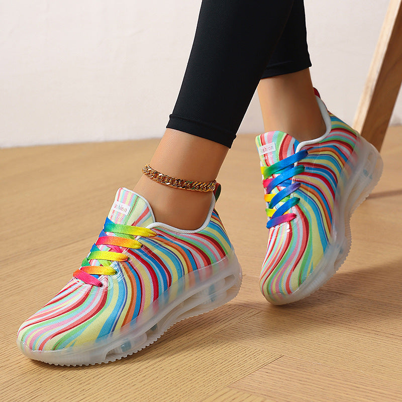 Women's lightweight patterned sneakers with elastic canvas upper, padded heel support and segmented flex sole Mune Fashion
