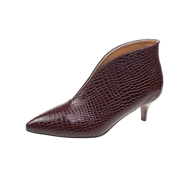 Women's pointed ankle boots with crocodile embossing and low kitten heel Mune Fashion