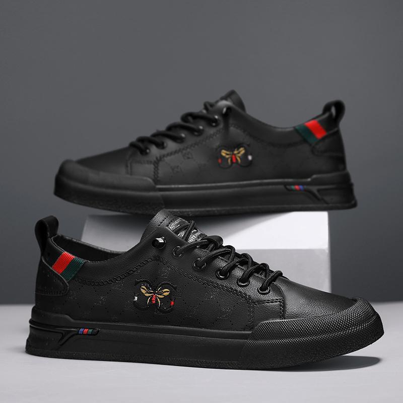Men's Elegant Low-Top Sneaker made of synthetic leather with embroidered bee application Mune Fashion