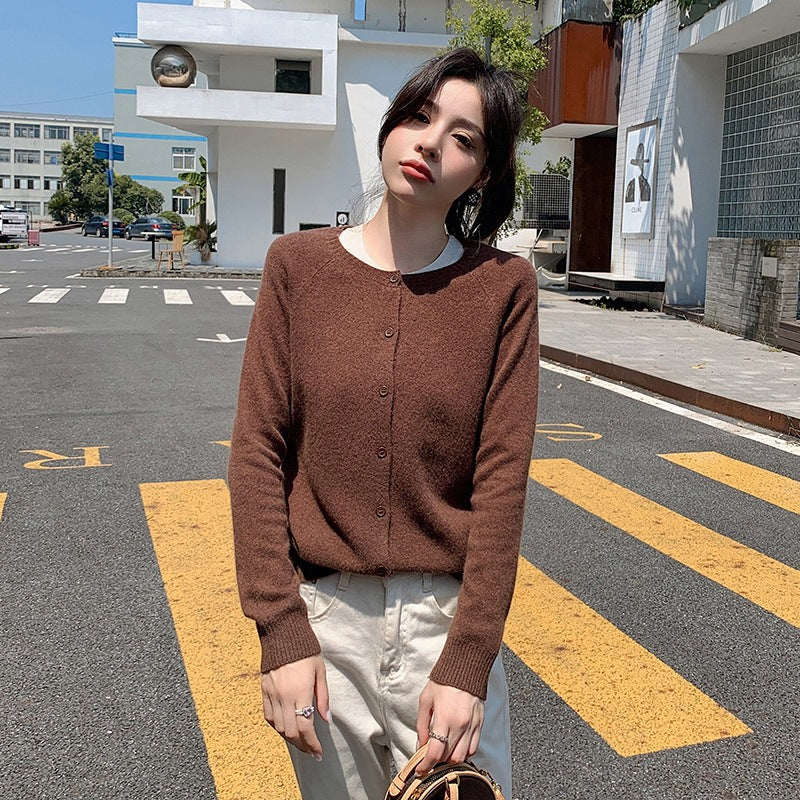 Women's Short-Cut Fine Knit Cardigan with Round Neckline and Boxy Fit Mune Fashion