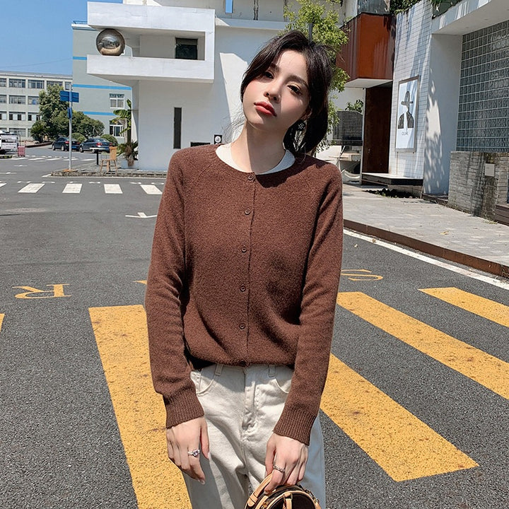 Women's Short-Cut Fine Knit Cardigan with Round Neckline and Boxy Fit Mune Fashion