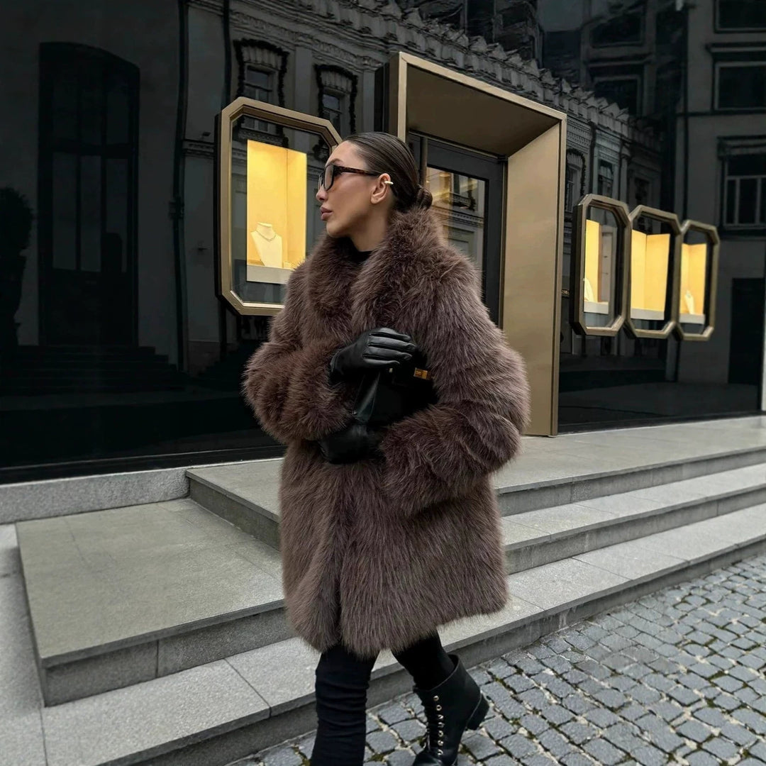Women's short coat made of long-fiber shaggy faux fur with extra voluminous shawl collar Mune Fashion