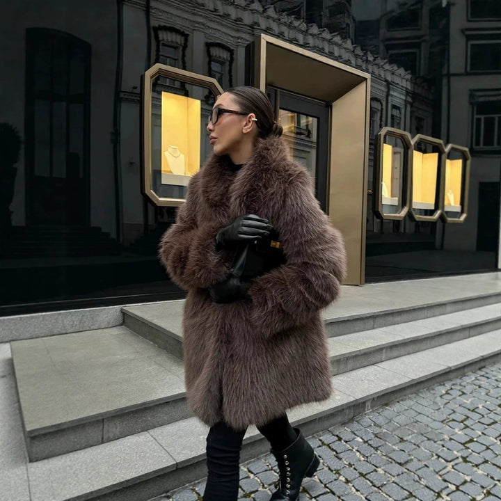 Women's short coat made of long-fiber shaggy faux fur with extra voluminous shawl collar Mune Fashion