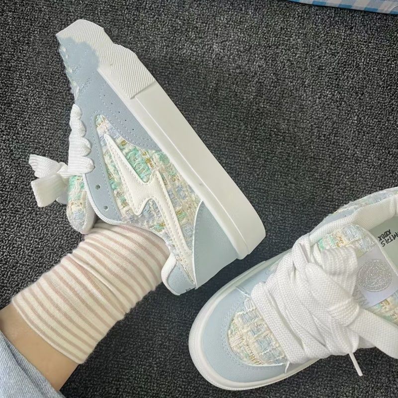 Ladies fashionable sneakers with unique texture and comfortable sole Mune Fashion