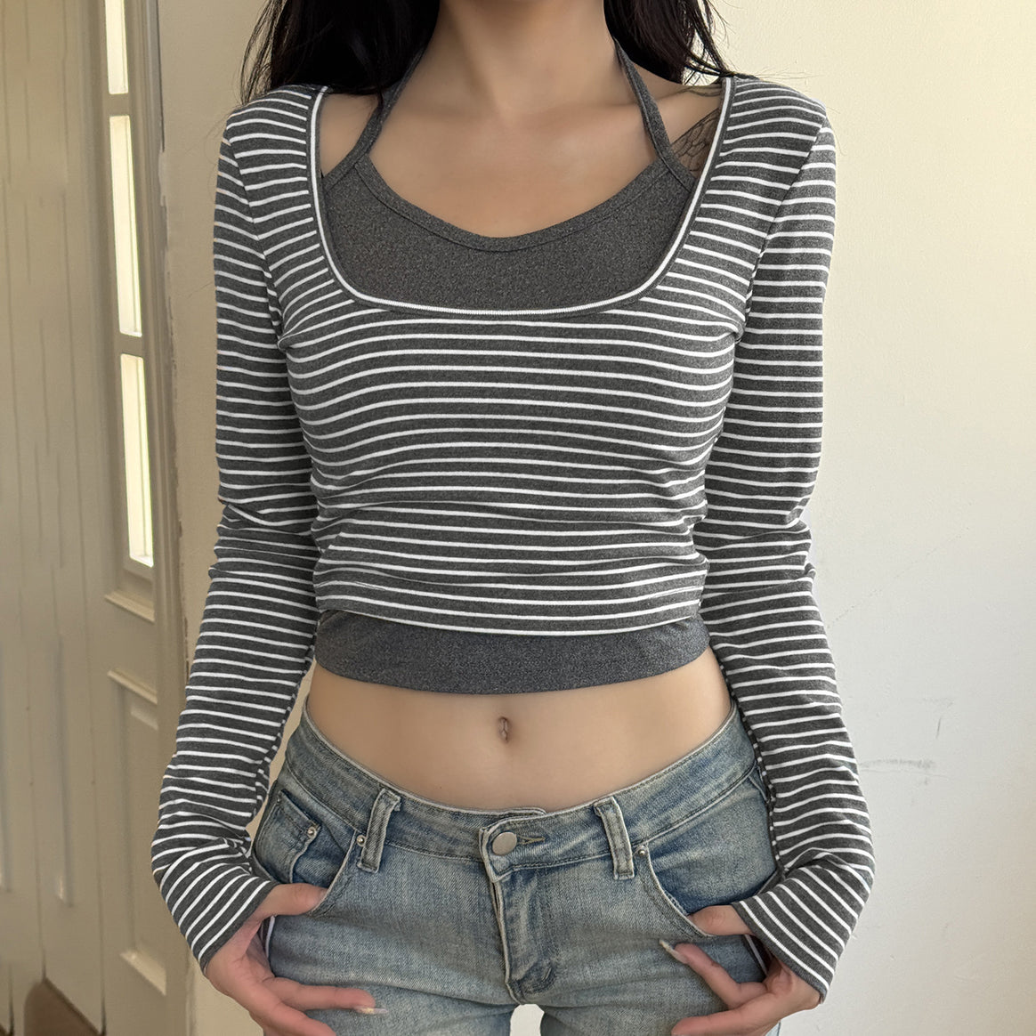 Women’s Tight Layering Long Sleeve with Deep U-Neck and Integrated Camisole Mune Fashion