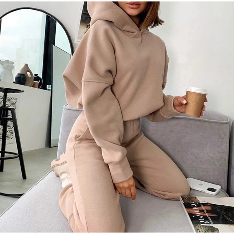 Women's cozy lounge set with hoodie and high-waisted jogging pants Mune Fashion