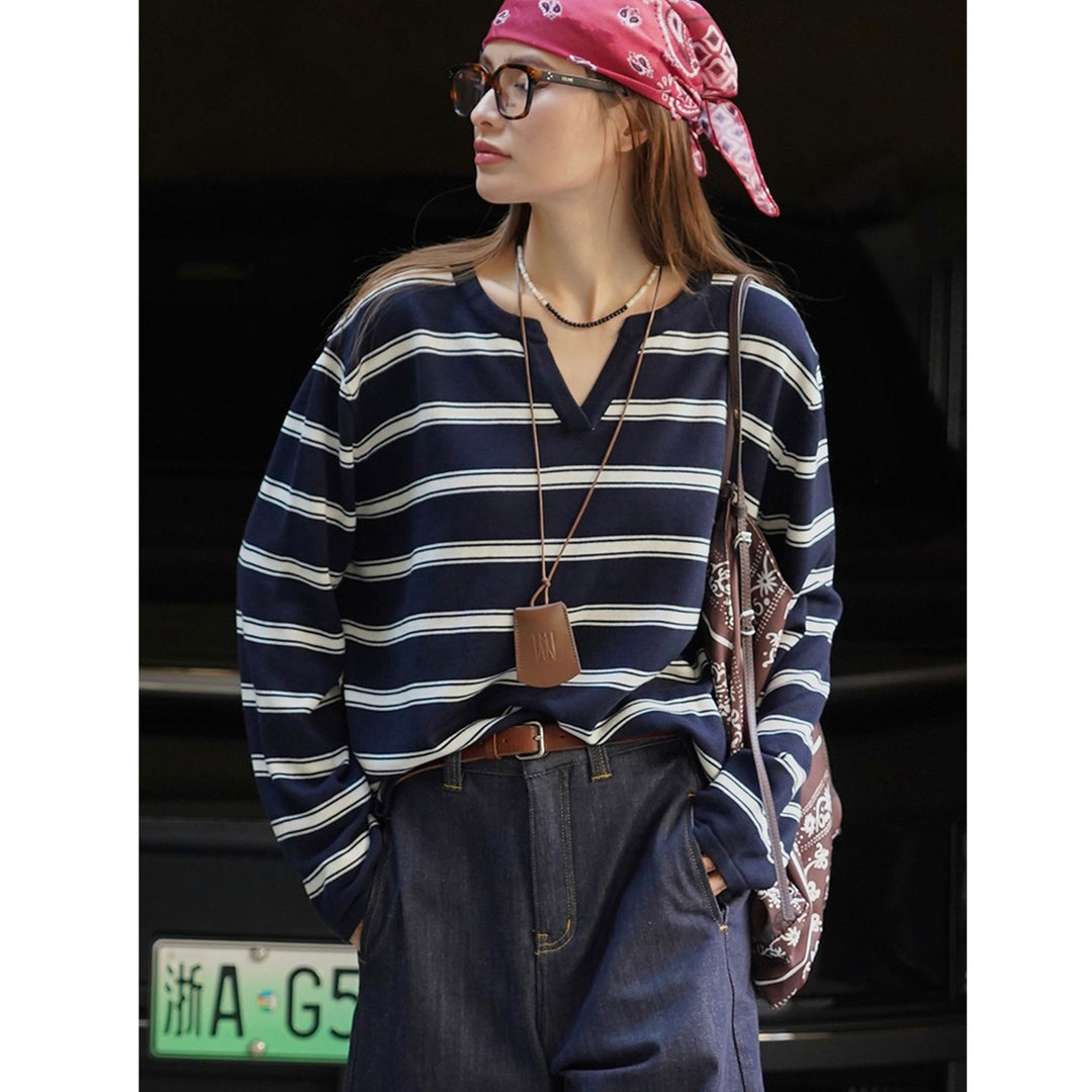 Ladies loose-fitting cotton long sleeve with V-neck slit and maritime stripes Mune Fashion
