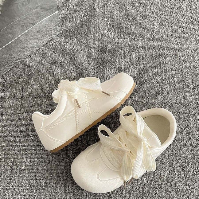 Women's fashionable sneakers with particularly soft upper material and adjustable Velcro closure Mune Fashion