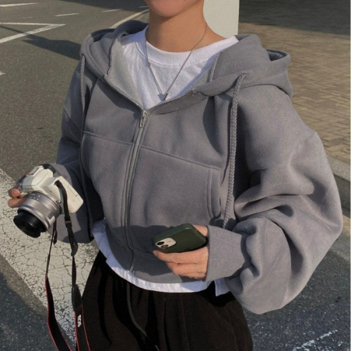 Women's cropped hoodie made of soft cotton blend with oversized sleeves Mune Fashion