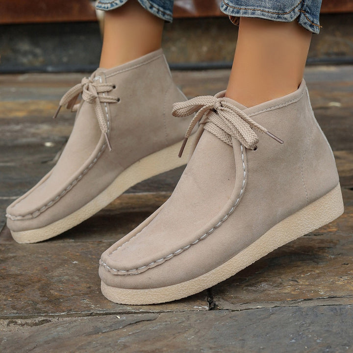 Women ankle-high moccasin boot with suede look, worn moccasin seam, cushioning crepe sole and sturdy laces Mune Fashion