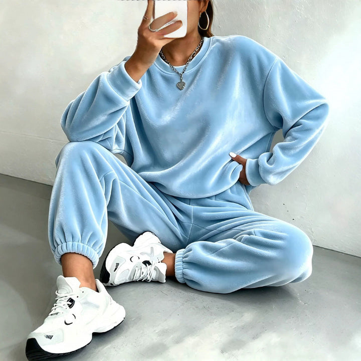 Women's Cozy Velvet Lounge Set with Oversized Sweatshirt and Jogger Pants Mune Fashion