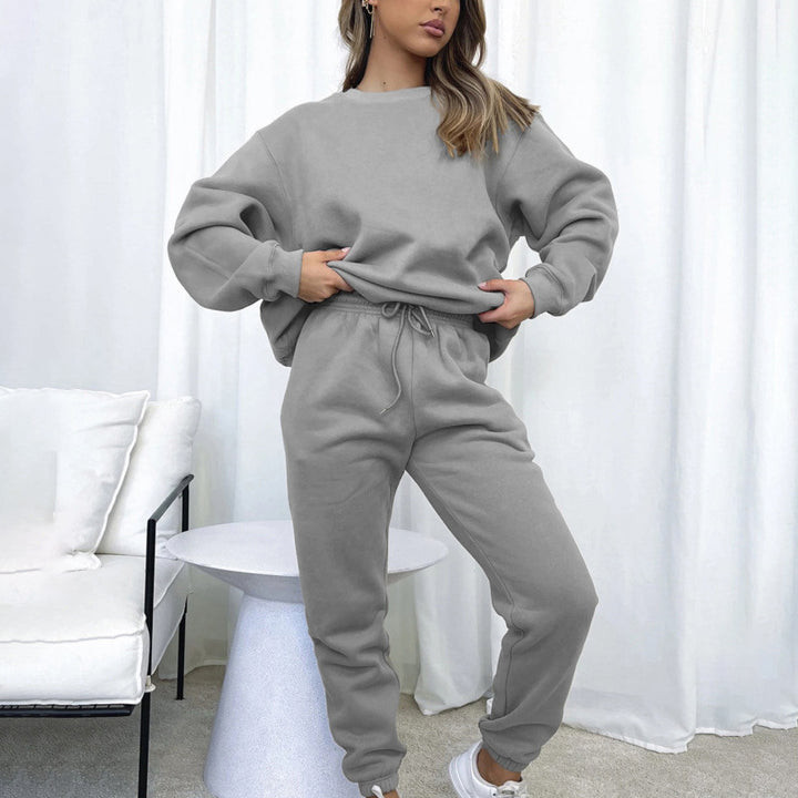 Women slightly oversized fleece leisure set with sweatshirt and joggers Mune Fashion
