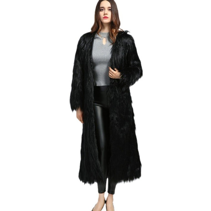 Women's extravagant floor-length high-pile faux fur coat with train and open cut Mune Fashion