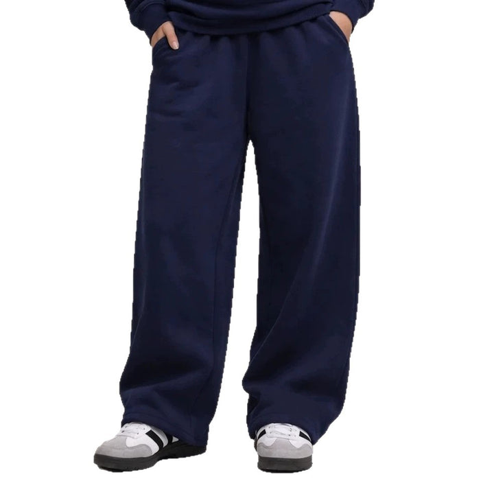 Unisex non-padded sweatpants with elastic comfort waistband, straight leg and side pockets Mune Fashion