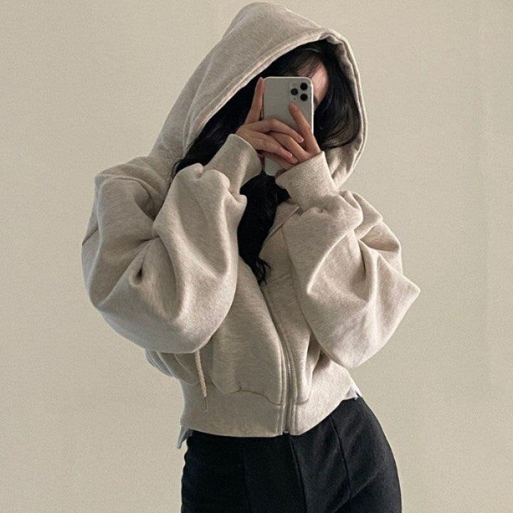 Women's cropped hoodie made of soft cotton blend with oversized sleeves Mune Fashion