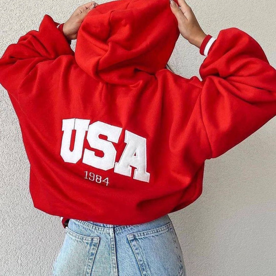 Women's Short Cut Oversized Hoodie with Sewn-On College Application and Ribbed Cuffs Mune Fashion