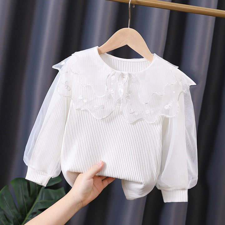 Ladies blouse with elegant lace decoration Mune Fashion