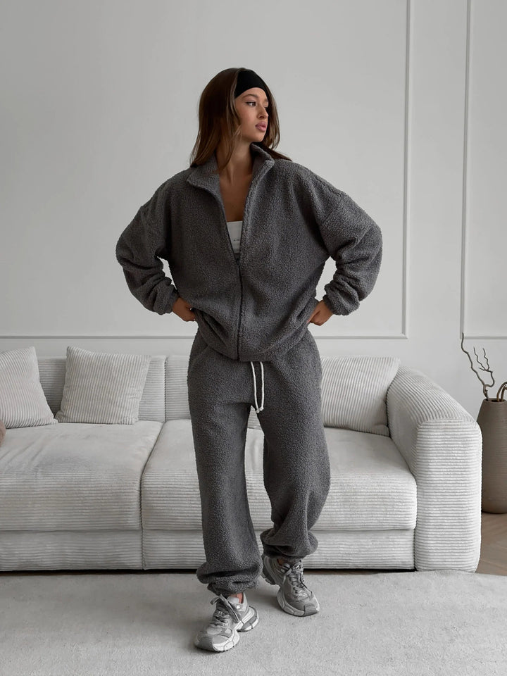 Women's oversized teddy fleece loungewear set with zip jacket and joggers Mune Fashion