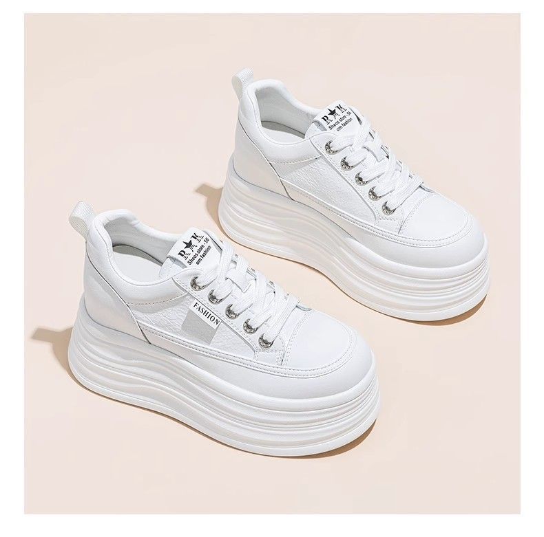 Women Platform Sneaker with elegant silhouette and cushioning sole Mune Fashion