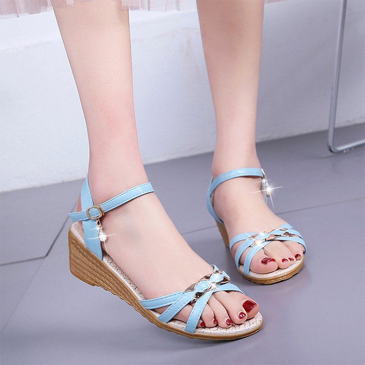 Ladies nan strap sandals with padded insole and elegant chain accent Mune Fashion