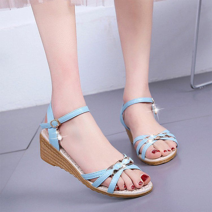 Ladies nan strap sandals with padded insole and elegant chain accent Mune Fashion