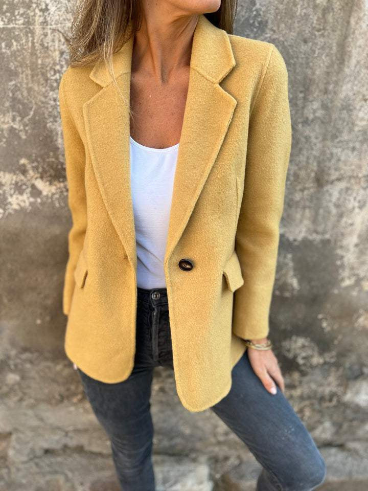 Women's tailored bouclé blazer with a notched lapel and single-button detail Drune