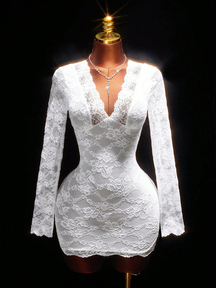 Women nan short lace sheath dress with integrated corset and deep V-neck Mune Fashion
