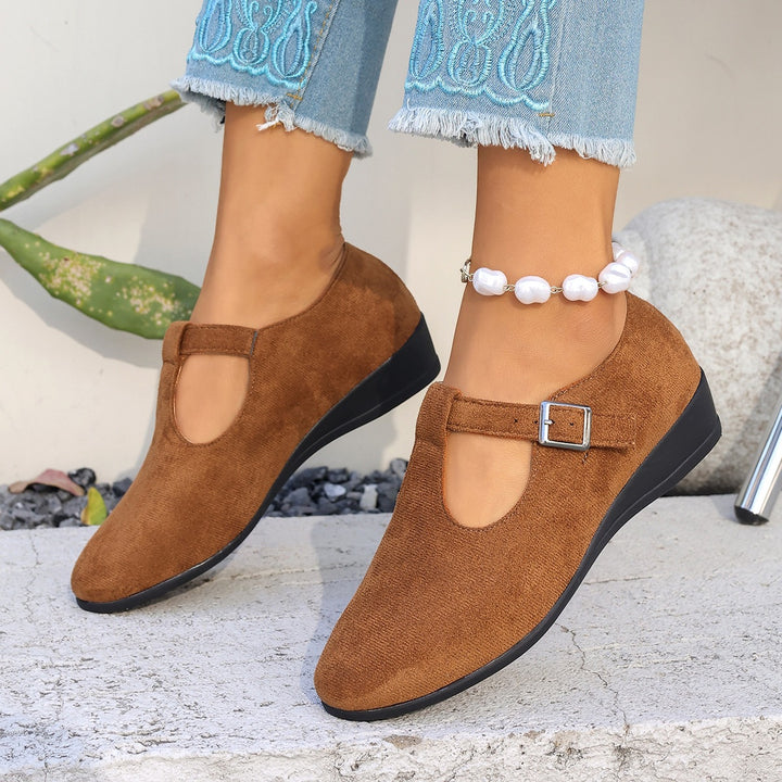 Women's Comfortable Mary Jane Ballet Flats made of Velour with adjustable buckle strap and padded insole Mune Fashion