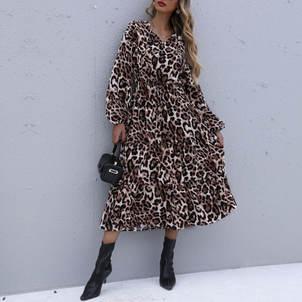 Women's midi dress vintage-inspired leopard print with V-neck, elastic waist seam and bell sleeves Mune Fashion
