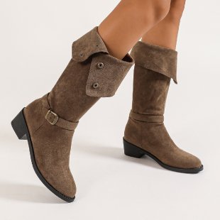 Ladies knee-high suede boots with low block heel and decorative strap Mune Fashion
