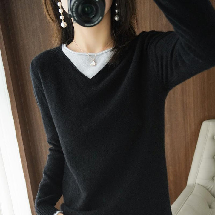 Women Soft V-Neck Sweater in Cashmere Look with Contrasted Border Decoration Mune Fashion
