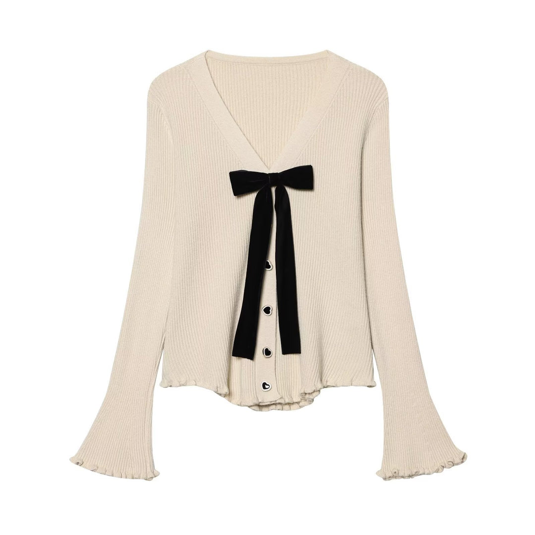 Women's ribbed cardigan with V-neck, bell sleeves, heart button placket and velvet bow Mune Fashion