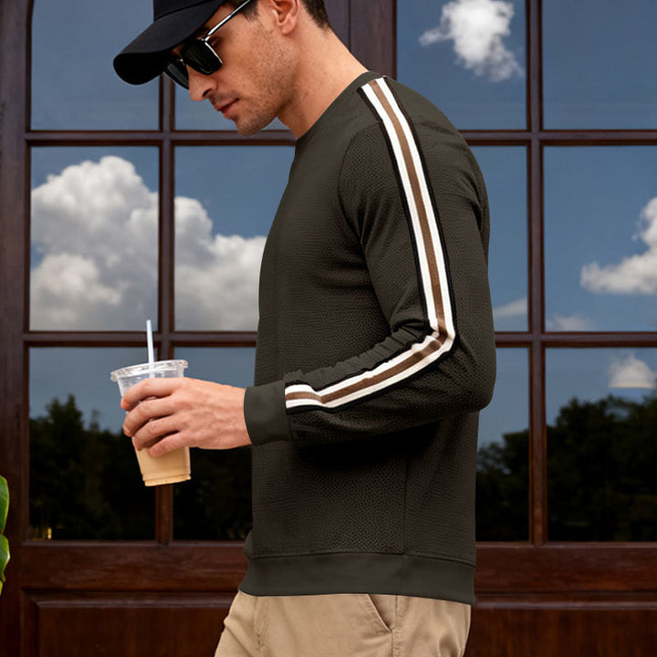 Men's structured sweatshirt with fine waffle texture, contrasting side stripes on the sleeves and a fitted cut Mune Fashion