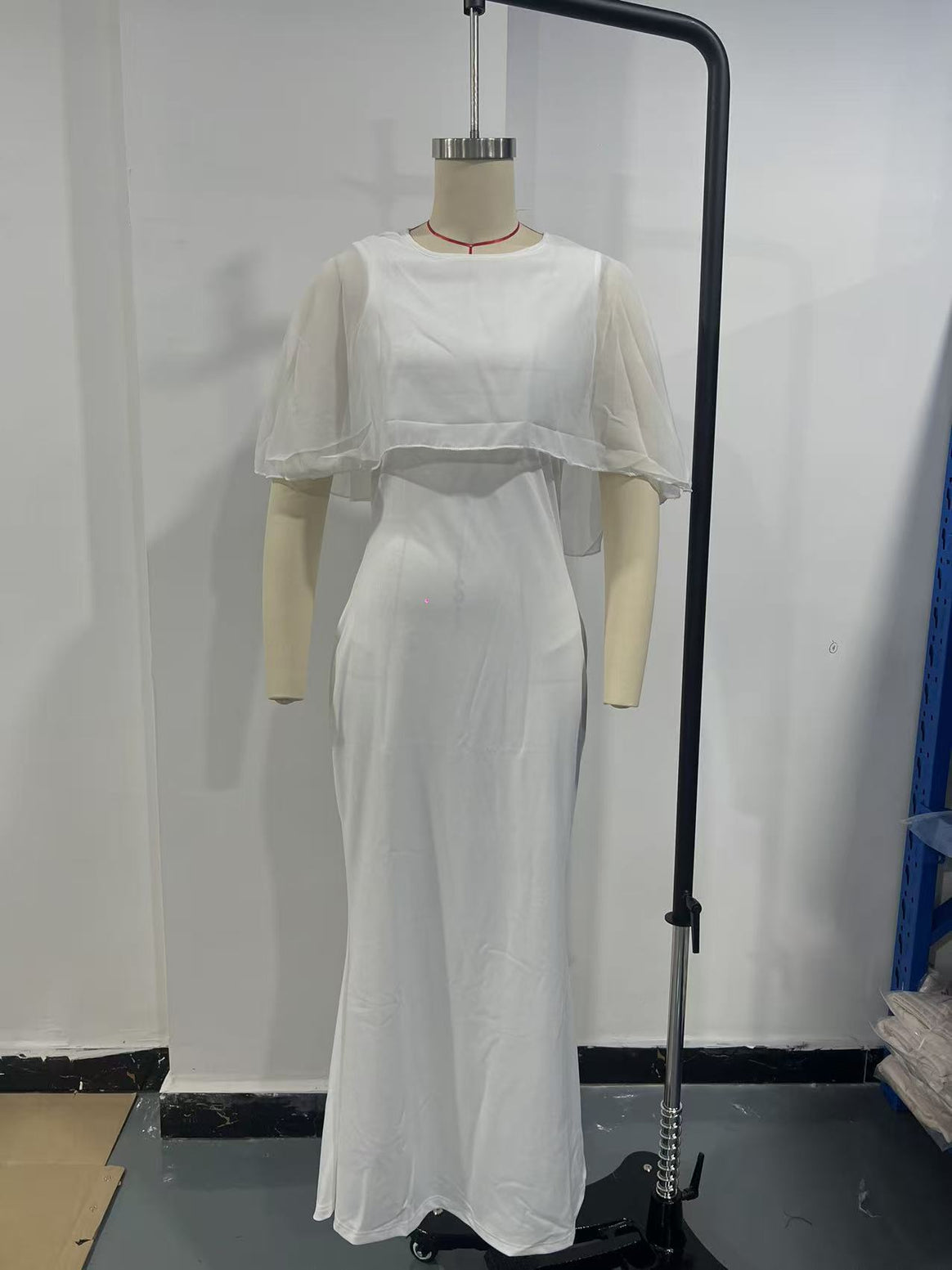 Women Figure-hugging Midi Dress with Chiffon Cape Mune Fashion