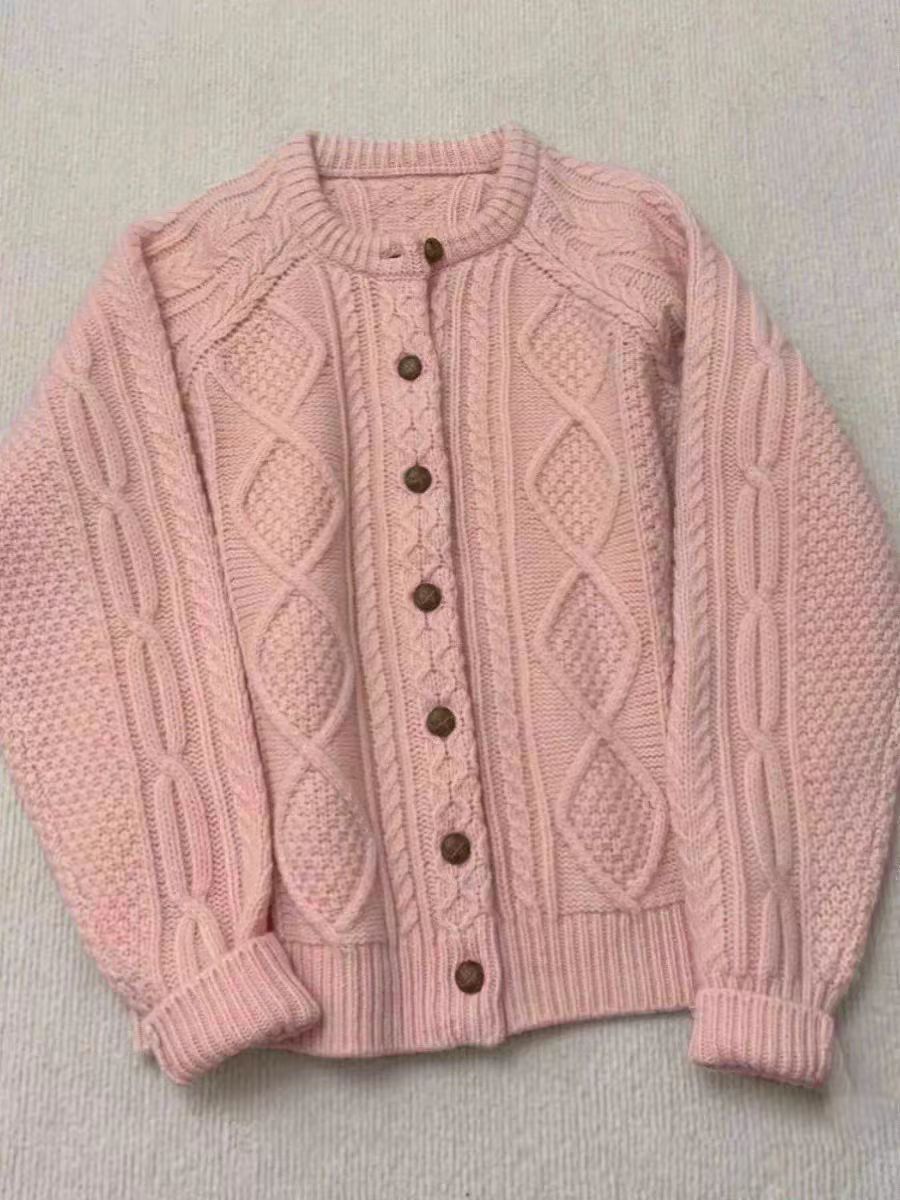 Women's knit cardigan in Aran style with cable and pearl pattern as well as wooden button placket Mune Fashion