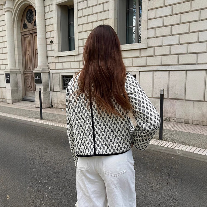 Ladies quilted short jacket with all-over pattern and contrasting piping Mune Fashion