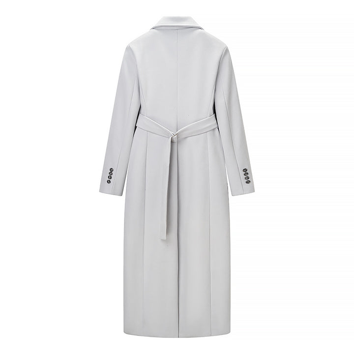 Women's longline coat made of wool blend with fitted silhouette, lapel collar and full button placket Mune Fashion