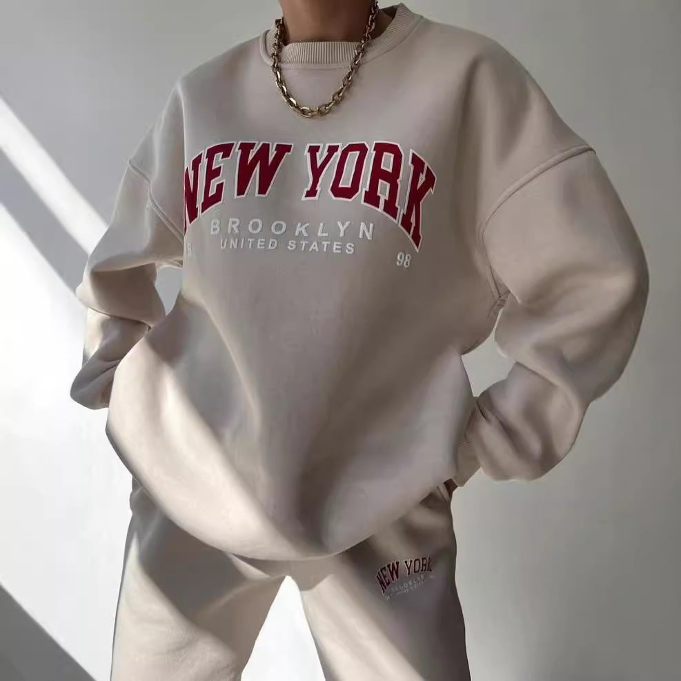 Women Oversized Lounge Set made of cotton fleece with college embroidery and relaxed joggers Mune Fashion