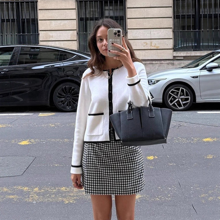 Women Fine Contrast Button Placket Cardigan with Piping and Applied Pockets Mune Fashion