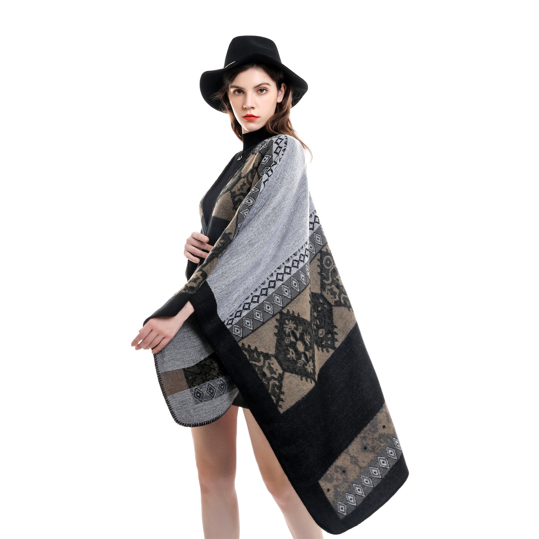Women's Oversize Poncho made of jacquard knit with geometric ethnic pattern Mune Fashion