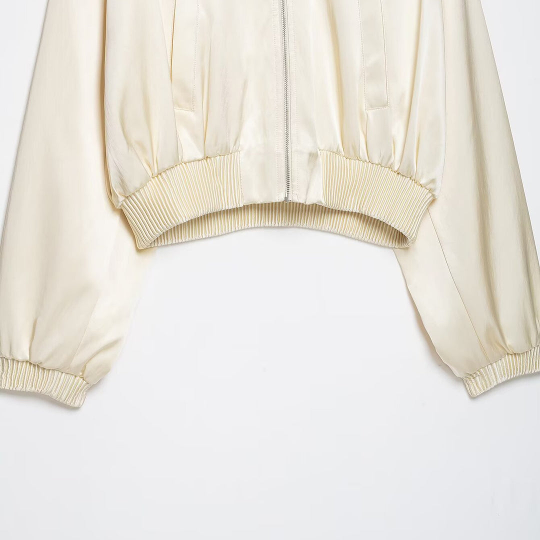 Women's cropped bomber jacket made of vegan leather look with voluminous raglan sleeves and ribbed cuffs.