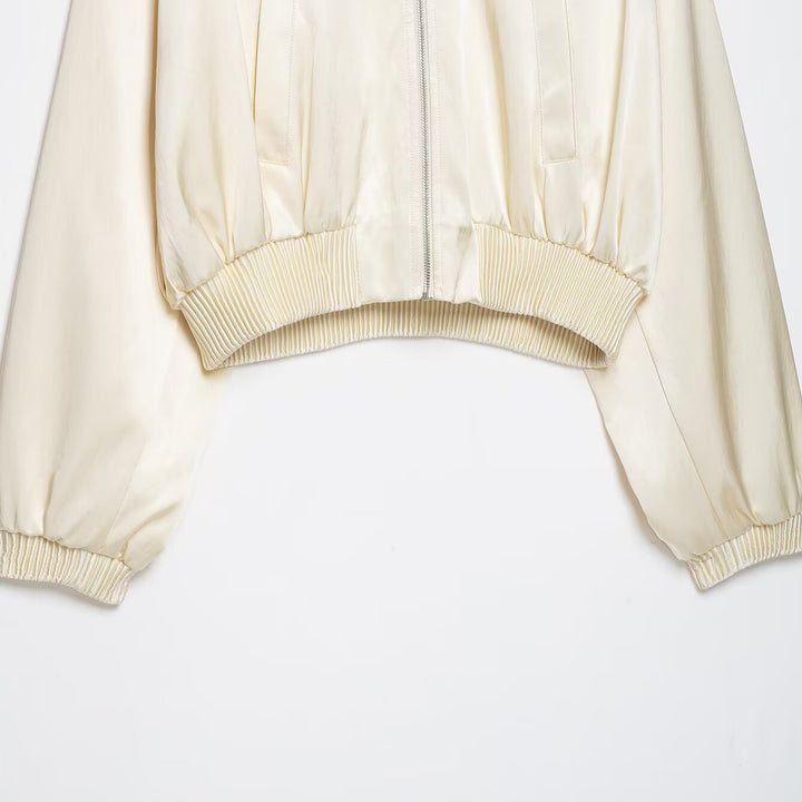 Women's cropped bomber jacket made of vegan leather look with voluminous raglan sleeves and ribbed cuffs.