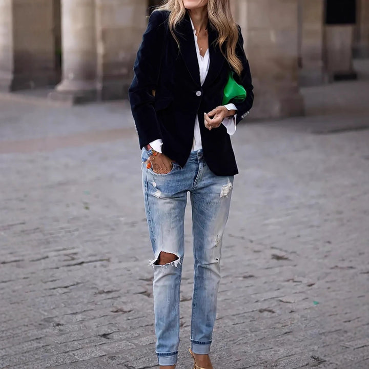Ladies Elegant tailored velvet blazer with notch lapels and single-button Mune Fashion