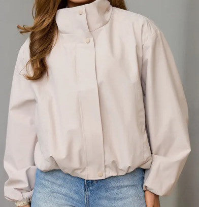 Ladies fashionable and comfortable transitional jacket