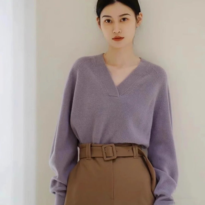 Women Loose V-Neck Sweater made of fine ribbed knit with dropped shoulder Mune Fashion