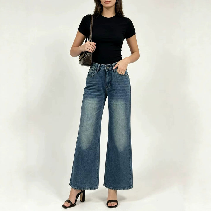 Women nan High-Waist Flared Jeans with wide leg, tailored waistband seam and subtle used structure Mune Fashion