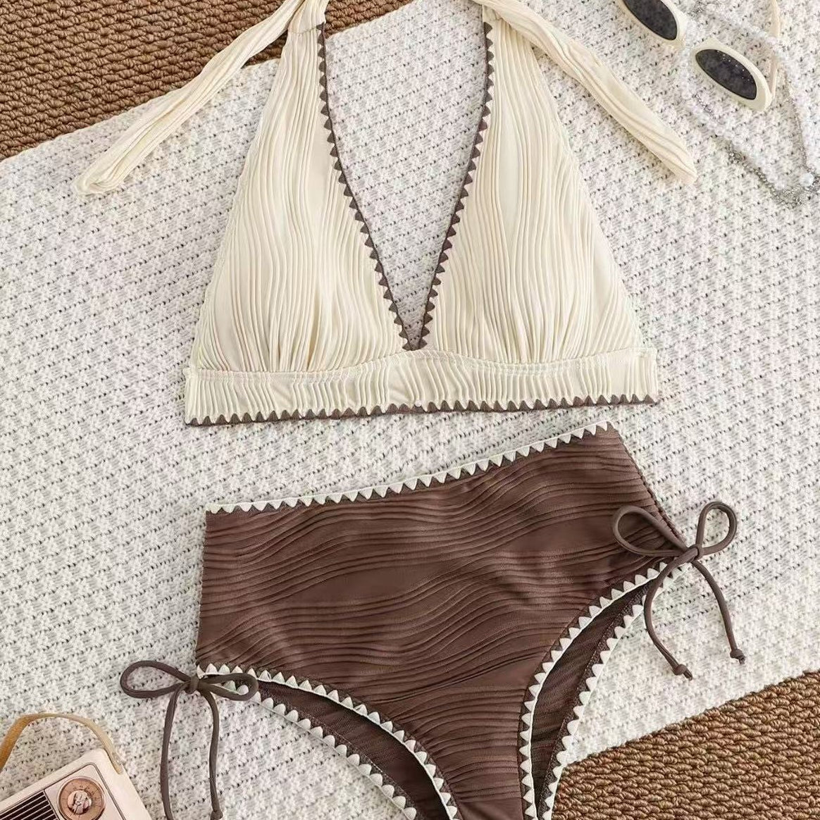 Women's bikini set with deep V-neck and high-waisted pants Mune Fashion