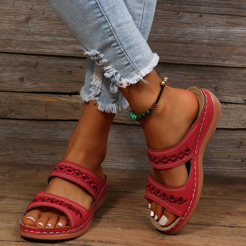 Women's comfort sandals with double strap, embroidery and padded footbed Mune Fashion
