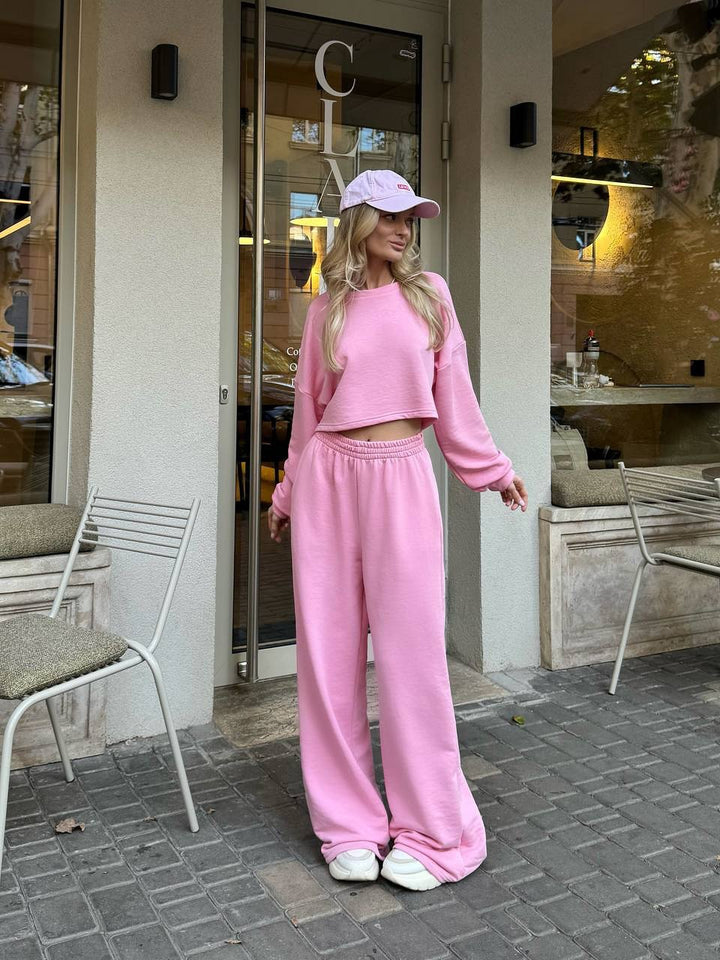 Women's Oversize Lounge Set with Short Sweatshirt and Loose Jogging Pants Mune Fashion