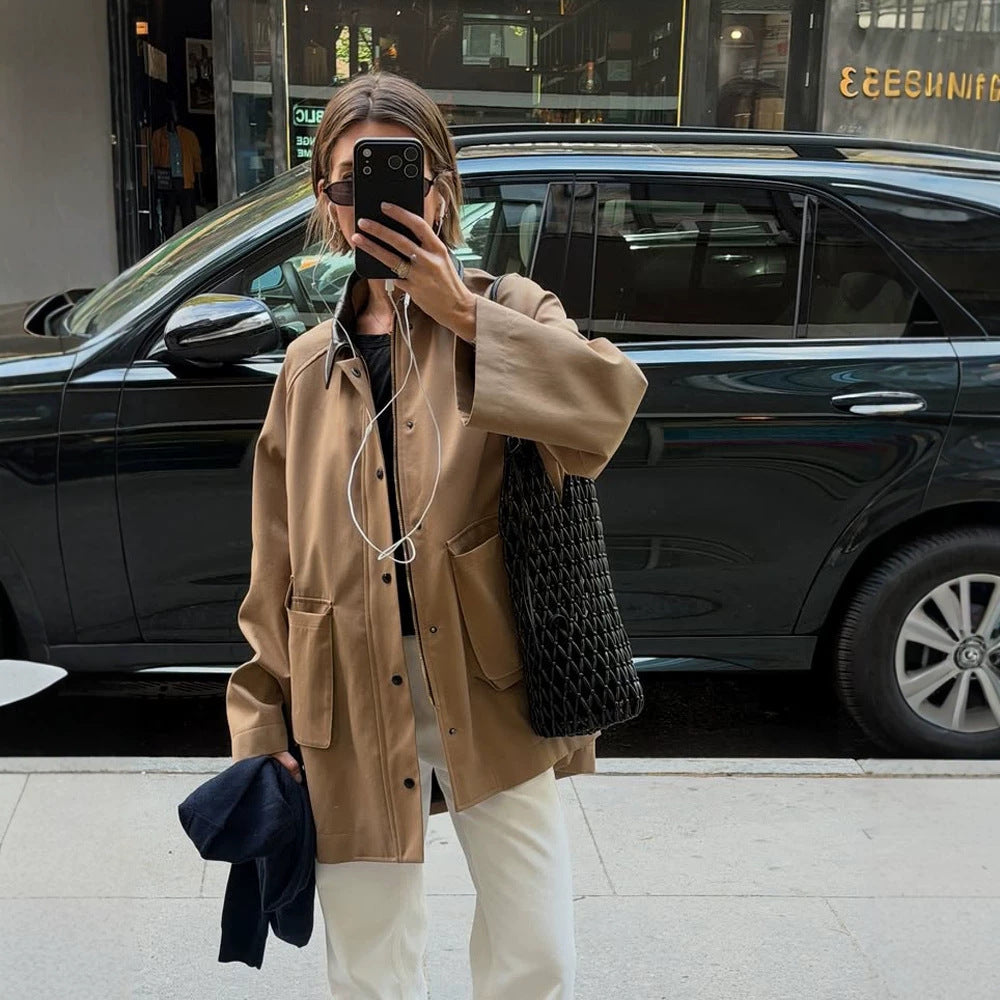 Women Oversize utilitarian Jacket with large flap pockets and contrast collar Mune Fashion